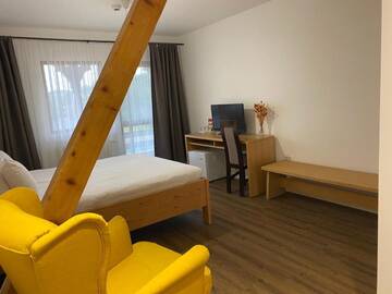 Фото номера Двухместный номер с 1 кроватью и балконом Отель Podina Resort г. Ungureni 7