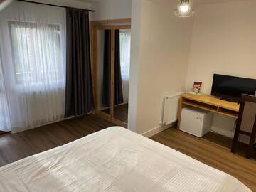 Фото номера Двухместный номер с 1 кроватью и балконом Отель Podina Resort г. Ungureni 5