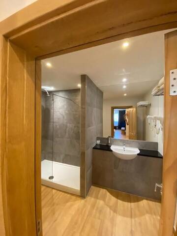 Фото номера Семейный номер Отель Podina Resort г. Ungureni 4