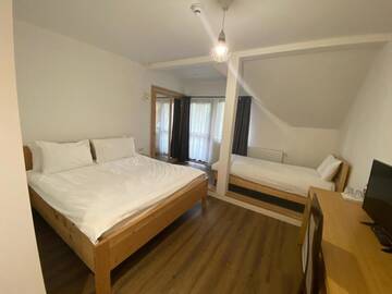 Фото номера Трехместный номер Отель Podina Resort г. Ungureni 3
